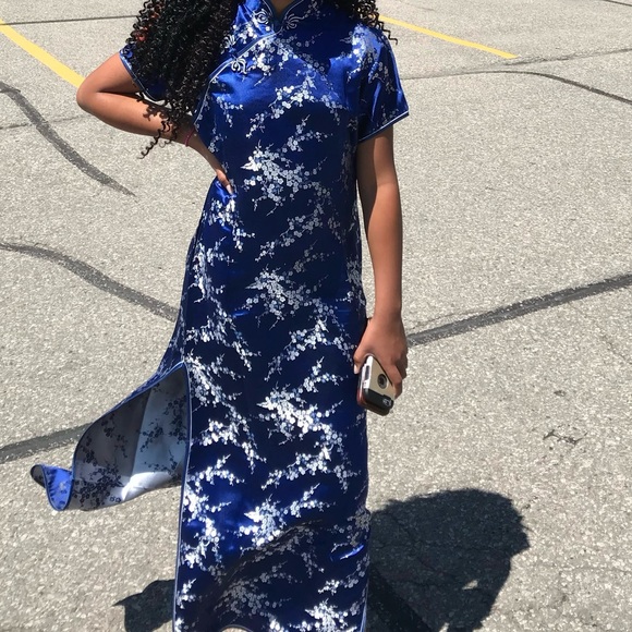 Traditional Chinese Dress - Picture 3 of 3